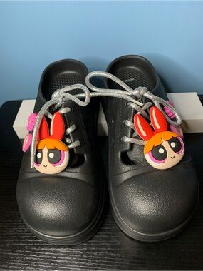 Cartoon Network Powerpuff Girls Black Clogs with Charms